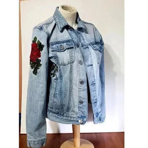PacSun denim jacket embroidered roses womens size small fits like a med cute!!